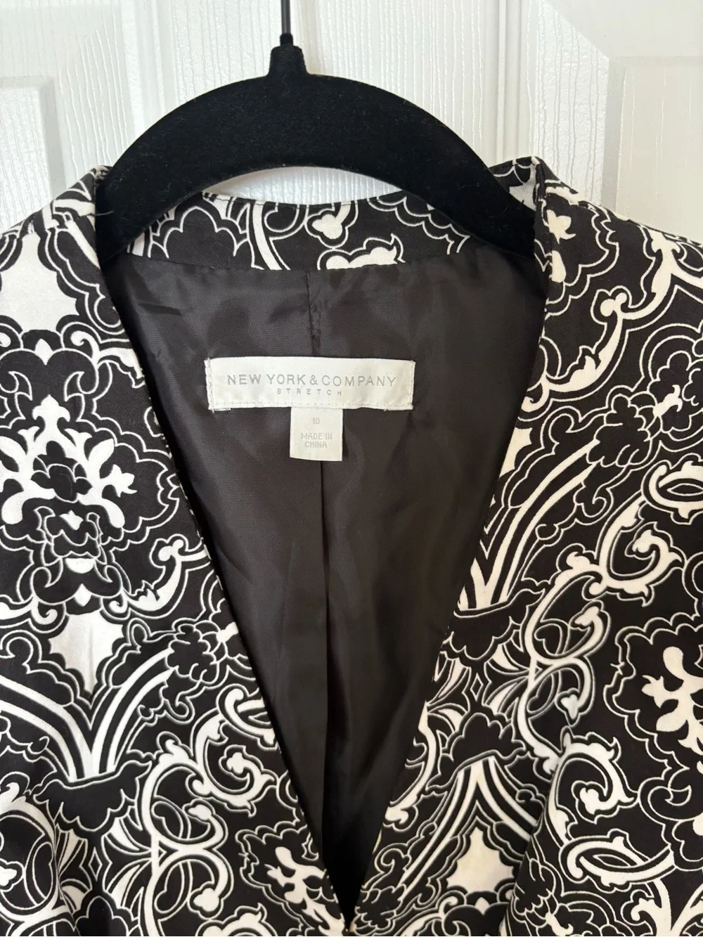 New York & Company Black and White Paisley Print Women's Blazer